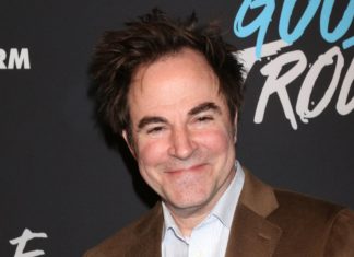 Wegen “Desperate Housewives”: Roger Bart fürchtete um seine Karriere Roger Bart spiele in "Desperate Housewives" den irren Apotheker George Williams. / Source: Kathy Hutchins/Shutterstock.com