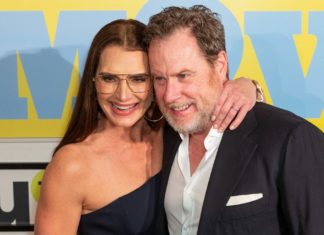 Liebeserklärung: Brooke Shields feiert ihren 23. Hochzeitstag Brooke Shields und Chris Henchy haben 2001 geheiratet. / Source: imago images/Pacific Press Agency