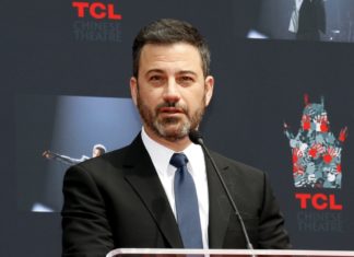 Jimmy Kimmel: Sohn wurde zum dritten Mal am offenen Herzen operiert Jimmy Kimmel bei einem Auftritt in Hollywood. / Source: Tinseltown/Shutterstock.com