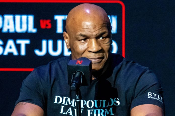 Mike Tyson während einer Pressekonferenz zu seinem bevorstehenden Kampf. / Source: imago images/ZUMA Press Wire