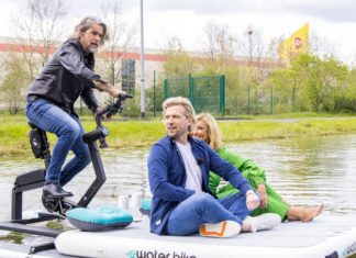 “Die Höhle der Löwen”: Wasserratten und Pasta ohne Wasser Nils Glagau, Tillmann Schulz und Dagmar Wöhrl auf "Höhle der Löwen"-Dienstreise. / Source: RTL / Bernd-Michael Maurer