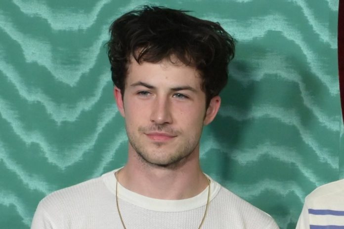 Dylan Minnette hat seine Schauspiel-Karriere im Moment auf Eis gelegt und konzentriert sich auf seine Musik-Laufbahn. / Source: IMAGO/Featureflash