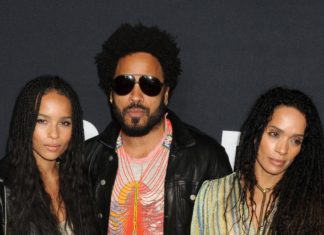 Lenny Kravitz feiert mit Ex Lisa Bonet in seinen Geburtstag rein Lenny Kravitz mit Ex-Ehefrau Lisa Bonet (rechts) und Tochter Zoë Kravitz. / Source: imago/Newscom / AdMedia