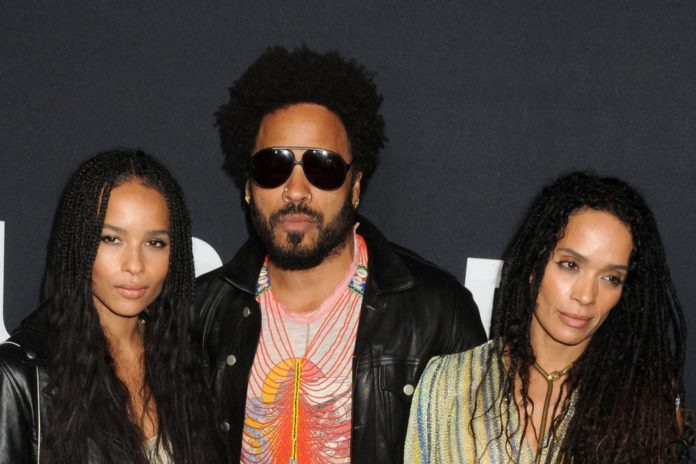 Lenny Kravitz mit Ex-Ehefrau Lisa Bonet (rechts) und Tochter Zoë Kravitz. / Source: imago/Newscom / AdMedia