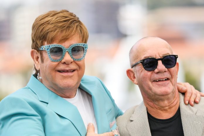 Seit Ende der Sechziger eng befreundet: Sir Elton John und sein Songschreiber Bernie Taupin. / Source: taniavolobueva/Shutterstock