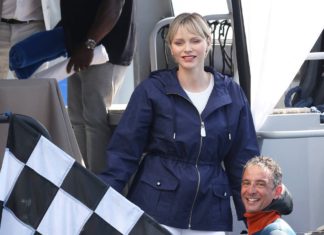 Wohltätiger Zweck: Fürstin Charlène gut gelaunt auf maritimer Mission Fürstin Charlène und Pierre Frolla leiteten die "Operation Poseidon". / Source: IMAGO/Starface