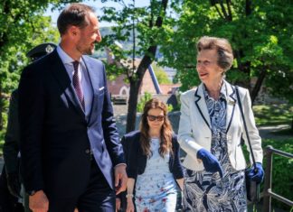 Prinzessin Anne in Oslo: Sie besucht ihr Patenkind Haakon Haakon von Norwegen mit seiner Patentante, Prinzessin Anne. / Source: Per Ole Hagen/Getty Images