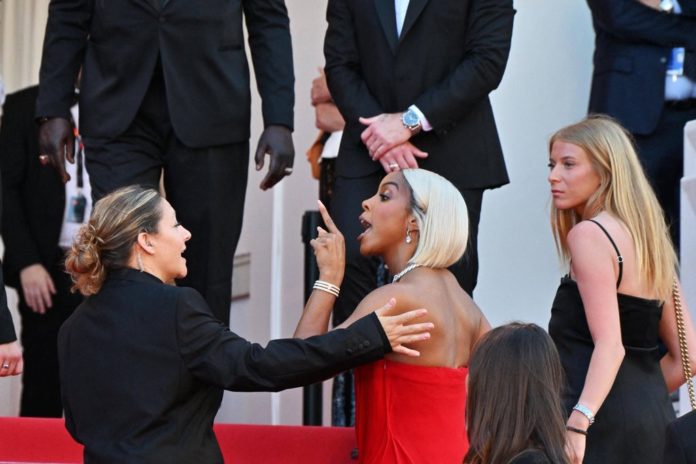 Kelly Rowland geriet in Cannes mit einer Frau vom Sicherheitsdienst aneinander. / Source: imago/ABACAPRESS