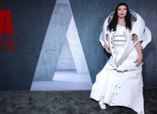 Lady Gagas neues Kultkleid: Jetzt trägt sie Autoteil statt Fleisch Lady Gaga und ihr Autoteil-Look in Los Angeles. / Source: David Jon/Getty Images for HBO