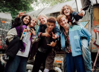 “Uferpark – Gute Zeiten, wilde Zeiten”: Drehstart für Teenager-Serie In "Uferpark - Gute Zeiten, wilde Zeiten" dreht sich alles um eine Freundesclique und ihren "Safe Space", einen verlassen Skatepark. / Source: © SUPER RTL/UFA Serial Drama/Sascha Hoecker