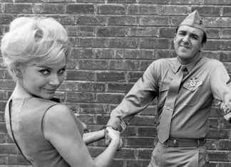 US-Schauspielerin Elizabeth MacRae ist gestorben Elizabeth MacRae in "Gomer Pyle, U.S.M.C.". / Source: imago images/Everett Collection