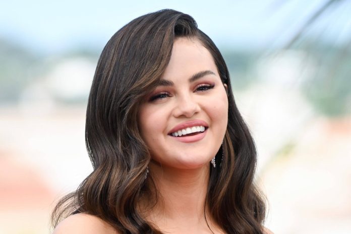 Selena Gomez wollte auch alleine Mutter werden. / Source: IMAGO/Starface