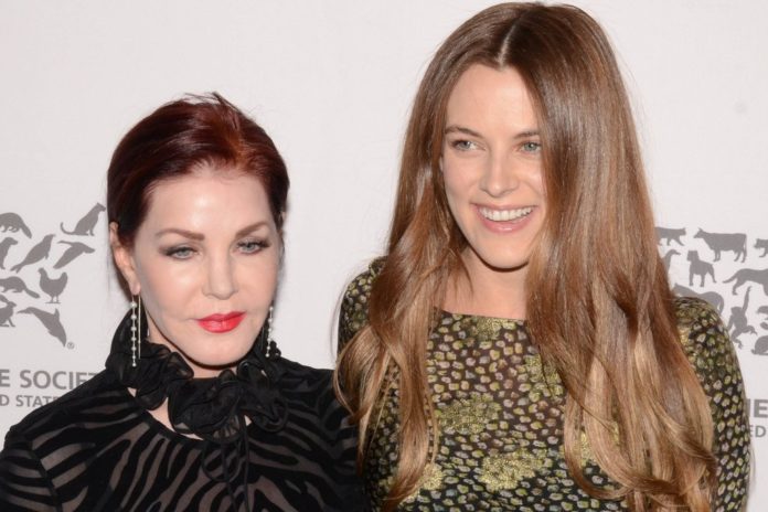 Priscilla Presley und Riley Keough verstehen sich wieder gut. / Source: imago images/ZUMA Wire