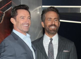 Ryan Reynolds und Hugh Jackman: So eng ist ihre Verbindung Hugh Jackman und Ryan Reynolds sind enge Freunde. / Source: imago images/MediaPunch