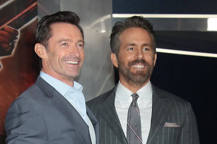 Hugh Jackman und Ryan Reynolds sind enge Freunde. / Source: imago images/MediaPunch