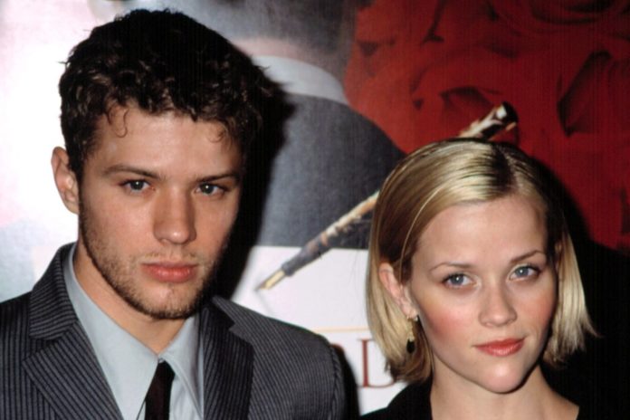 Reese Witherspoon und Ryan Phillippe bei einem Auftritt im Jahr 2001. / Source: Everett Collection/Shutterstock.com