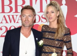 Ronan Keating: Fans sorgen sich wegen Tattoo-Bild um seine Frau Ronan Keating und Ehefrau Storm sind seit 2015 verheiratet. / Source: Landmark Media/ImageCollect