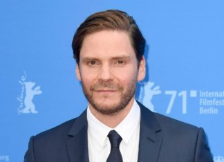 Daniel Brühl erhält Ehrenpreis beim Filmfestival in Karlsbad Daniel Brühl hat bald einen weiteren Preis in der Vitrine stehen. / Source: imago/Future Image
