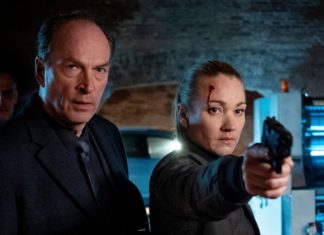 TV-Tipps am Mittwoch "Sarah Kohr: Geister der Vergangenheit": Anton Mehringer (Herbert Knaup) und Sarah Kohr (Lisa Maria Potthoff) versuchen, einen Verdächtigen zu stellen. / Source: ZDF/Christine Schroeder