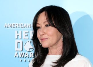 Shannen Doherty ist trotz erneuter Chemo vorsichtig hoffnungsvoll Shannen Doherty kämpft gegen eine Brustkrebserkrankung. / Source: carrie-nelson/ImageCollect