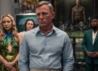 Nächster großer Name: “Dune”-Star stößt zu “Knives Out 3” Daniel Craig (Szene aus "Knives Out 2") wartet auf Neuzugänge. / Source: John Wilson/Netflix © 2022