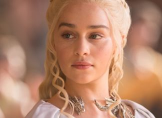Emilia Clarke: Darum fürchtete sie ihren “Game of Thrones”-Rauswurf Emilia Clarke als Daenerys Targaryen in "Game of Thrones". / Source: Home Box Office, Inc.