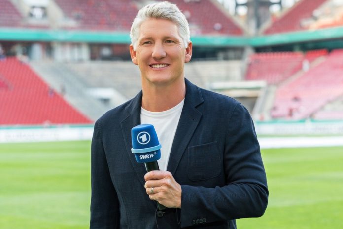 Bastian Schweinsteiger berichtet im Rahmen der Fußball-EM in Deutschland live aus den Stadien. / Source: SWR Presse/Bildkommunikation/SWR/Christian Koch