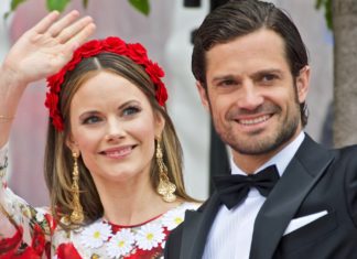 Sofia und Carl Philip: Sohn Julian begeistert bei Spielplatz-Eröffnung Prinzessin Sofia und Prinz Carl Philip eröffneten mit ihrem Sohn einen Spielplatz. / Source: Liv Oeian/Shutterstock.com