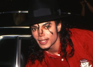Michael Jackson hatte halbe Milliarde Dollar Schulden, als er starb Michael Jackson starb 2009 im Alter von 50 Jahren - und mit 500 Millionen Dollar Schulden. / Source: Vicki L. Miller/Shutterstock.com