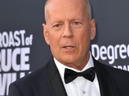 Bruce Willis ist ein Held für seine Töchter. / Source: 2018 Featureflash Photo Agency/Shutterstock.com