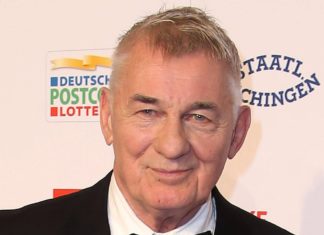 Schauspieler Heinz Hoenig ist wieder wach, aber “sehr eingeschränkt” Heinz Hoenig wartet weiterhin auf seine lebensrettende Herz-OP. / Source: imago images/APress