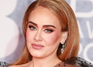 Adele reagiert wütend auf homophoben Zuschauerkommentar Beim Thema LGBTQ+ lässt Adele keine Kritik zu. / Source: Fred Duval/Shutterstock.com
