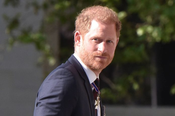 Wirft britischen Boulevardmedien vor, ihn bespitzelt zu haben: Prinz Harry / Source: imago/FAMOUS