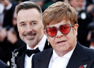 Elton John will nur noch für seine Teenager-Söhne da sein Seit 1993 ein Paar: Elton John (r.) und sein Göttergatte David Furnish / Source: Andrea Raffin/Shutterstock