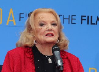 “Wie ein einziger Tag”-Star Gena Rowlands ist an Alzheimer erkrankt Gena Rowlands bei einem Auftritt in Los Angeles. / Source: Kathy Hutchins/Shutterstock.com