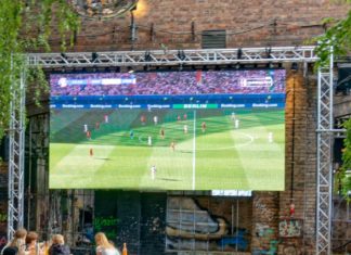 Alle EM-Achtelfinalpartien stehen fest: Wer zeigt welches Spiel? Das deutsche Achtelfinale gegen Dänemark wird am Samstag im ZDF gezeigt. / Source: imago/Jürgen Held