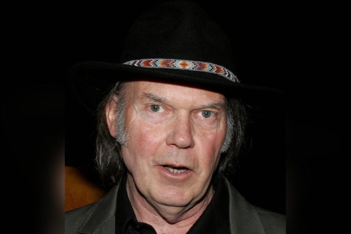 Neil Young musste seine aktuelle Tournee absagen. / Source: imago/Newscom World