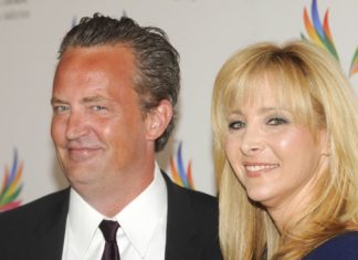Lisa Kudrow: Trauerbewältigung mit alten “Friends”-Folgen Standen gemeinsam für die Serie "Friends" vor der Kamera: Lisa Kudrow und ihr Kollege Matthew Perry / Source: imago/The Photo Access