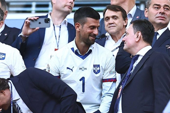 Novak Djokovic auf der Tribüne in München. / Source: IMAGO/Shutterstock