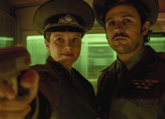 “Kleo” und mehr: Die Serien-Highlights im Juli Jella Haase und Dimitrij Schaad stürzen sich in der zweiten "Kleo"-Staffel in neue Abenteuer. / Source: Robert Palka/Netflix