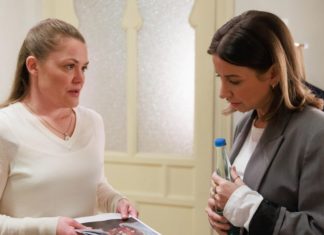 Das passiert heute in den Soaps "Unter uns": Ute (r.) stößt unverhofft auf ein irritierendes Geheimnis Patrizias. / Source: RTL / Sebastian Meyer