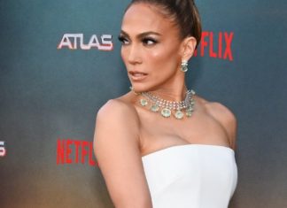 Nach Gerüchten über Ehekrise: Jennifer Lopez sagt Tournee komplett ab Die geplante "This Is Me... Live"-Tour von Popstar Jennifer Lopez wird nicht stattfinden. / Source: Billy Bennight/AdMedia/ImageCollect