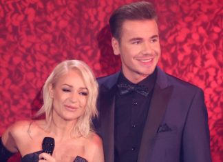 Sängerin Michelle und Lebensgefährte Eric Philippi denken an Adoption Michelle und Eric Philippi zeigen sich bei vielen gemeinsamen Auftritten vertraut, wie hier bei "Das Adventsfest der 100.000 Lichter" im Dezember 2023. / Source: IMAGO/STAR-MEDIA