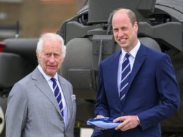 König Charles (l.) darf sich über einen Vatertags-Post von Prinz William freuen. / Source: IMAGO/Cover-Images