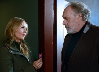 TV-Tipps am Samstag "Ein starkes Team: Tod einer Pflegerin": Seniorenheim-Bewohner Lars Schellhorn (Christian Kohlund, r.) beschwert sich bei Linett Wachow (Stefanie Stappenbeck) darüber, sein Zimmer nicht verlassen zu dürfen. / Source: ZDF/Katrin Knoke