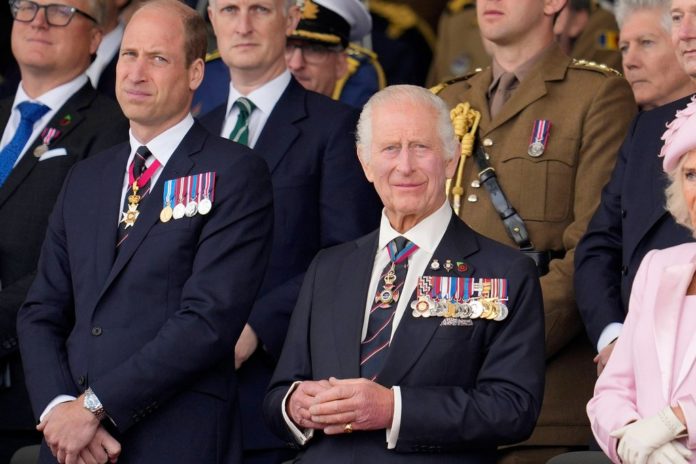 Prinz William und König Charles gemeinsam bei einer Veranstaltung. / Source: imago/Spotlight Royal
