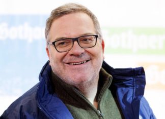 Mit Elton und mehr: Shows und Sendungen rund um die EM Elton moderiert "Das RTL EM-Studio - Alle Spiele, Tore, Emotionen". / Source: imago images/Panama Pictures