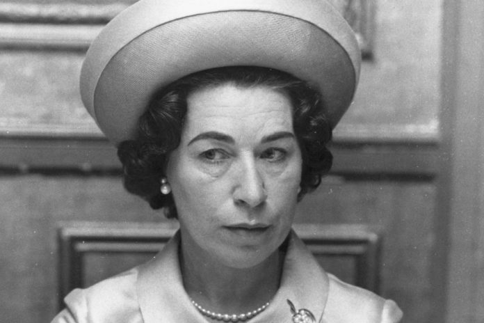 Jeannette Charles 1974 als Queen Elizabeth. / Source: Evening Standard/Getty Images