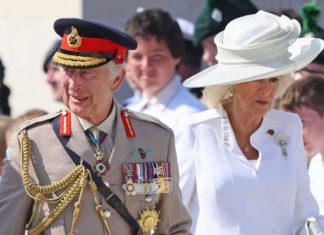 Gedenken an D-Day: Charles und Camilla sind in Frankreich angekommen König Charles und Königin Camilla bei ihrer Ankunft in Frankreich. / Source: Chris Jackson - Pool/Getty Images