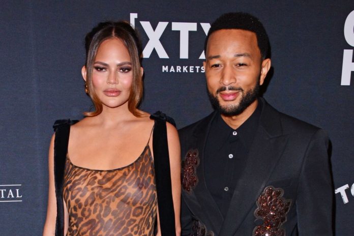 Chrissy Teigen und John Legend erziehen ihre Kinder mit stark eingeschränkter Bildschirmzeit. / Source: Patricia Schlein/AdMedia/ImageCollect